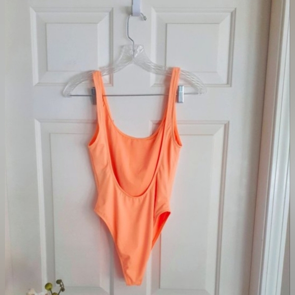 One Piece Swimsuit- Body Glove -Medium - Picture 6 of 8